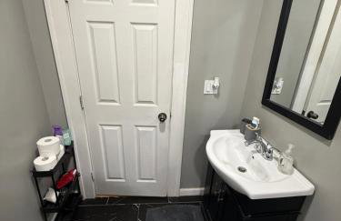 EWRBNB - Rare Find! Huge 3BR Apartment with Open Layout minutes from Newark Airport & NYC - Apartment # 2 - Foto 17