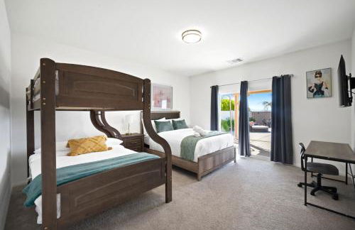 Views, Gameroom, Saltwater Pool & Hot tub, Firepit by MariamsBnb - Foto 39