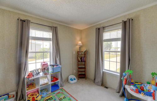 Family Home and Fire Pit and Deck, 11 Miles to Beach! - Foto 16