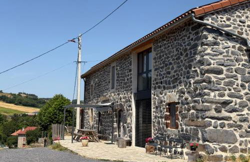 Gîte LE RABIOUZE - 4 épis, 15 pers, 22 couchages - Ancienne Bergerie rénovée, cachet d'origine conservé - Vue magnifique - Label Ecogîte - Foto 3