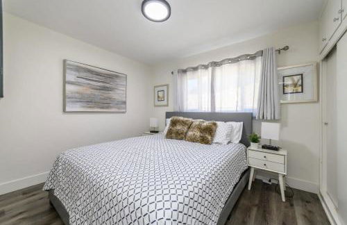 Spacious Disneyland 5 Bedroom 4 Bath House with Game Room - Photo 35