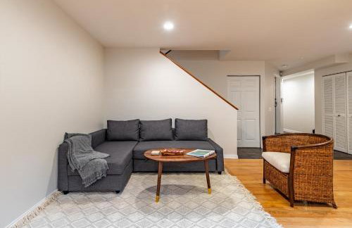 Windy City Getaway - 3BR 2BA Chicago Townhouse home - Photo 12