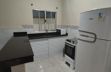 Casa para Famílias e Grupos com Ar-condicionado, Churrasqueira e estacionamento próximo em Praia Grande - Foto 50