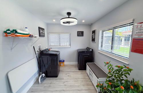 The LuxeLanding MIA- Swimming pool, Oasis Lounge, Mini Golf, BBQ and Hibachi Grill , and Outdoor Games - Photo 20