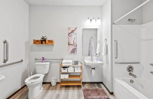 Full ADA Unit - 2 Bed 2 Bath Unit Near Downtown - Foto 15