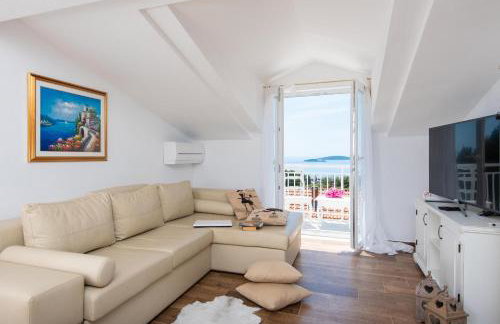 Top of the Hills Apartments LLR - Photo 18