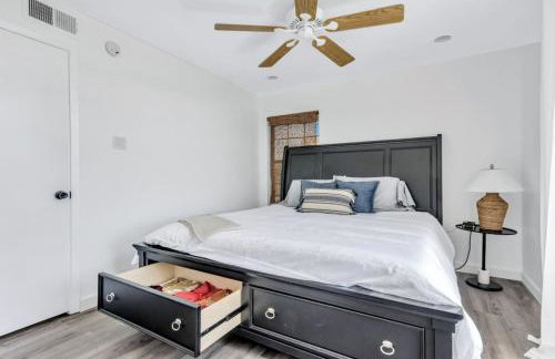 Modern Designed, Lakefront Home in Garland - Foto 19