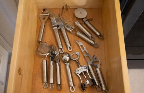 Lovely Victorian Beauty in Heart of Downtown - Foto 31