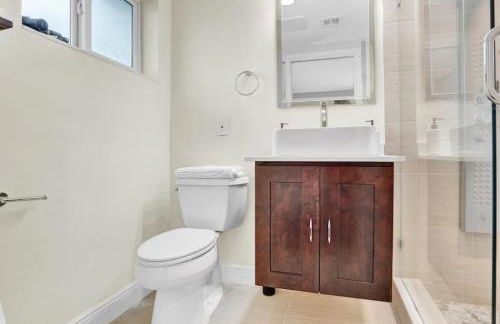 Modern 4BR Villa with Pool - Outdoor amenities - WFH - Foto 14