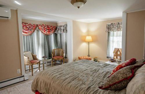 Historic Home near Stony Brook Village & Beach - Foto 72