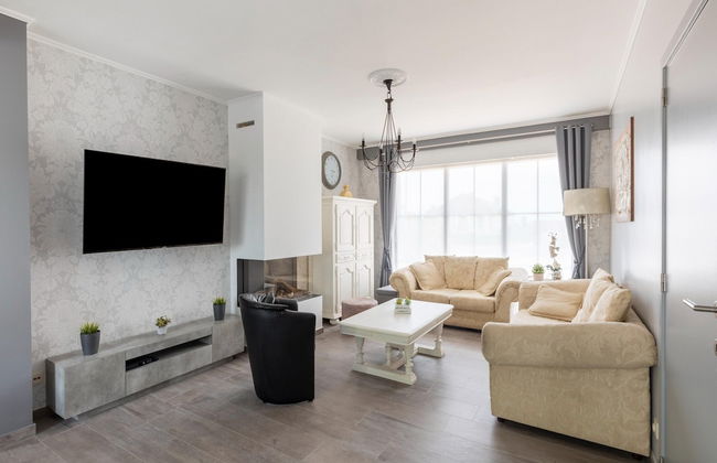 Modern Villa w/ Private Yard - Foto 23