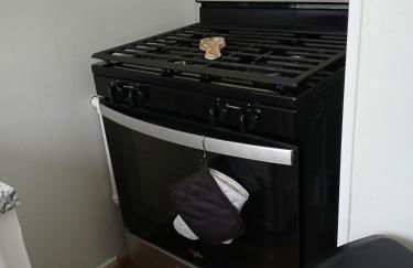 Cozy Urban Retreat - Photo 17