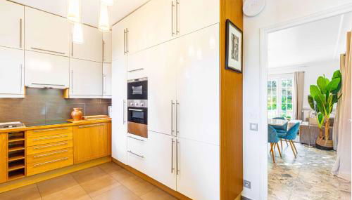 Grand & Classy Apartment with Private Garden, Villa des Ammonites - Foto 5, stove