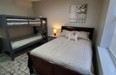 Lovely 5 Bedrooms, 3 Full Baths Home Near Parks! - Foto 30