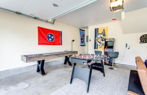 Game Room Fenced backyard Sleeps 10 Fire Pit - Photo 46