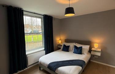 3 Bedroom Apartment with Balcony in London, Free Parking - Photo 4