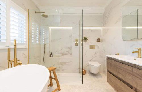 Luxury Beachfront Retreat for 14 with Hot Tub - Photo 4