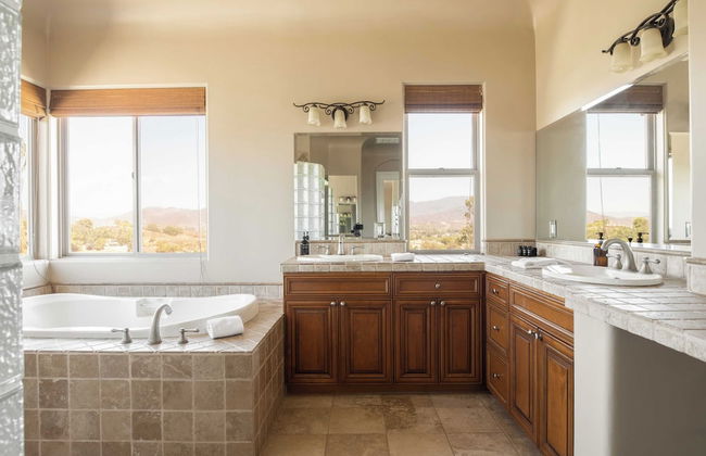 Sangiovese By Avantstay Spectacular Estate w/ Pool, Hot Tub & Putting Green - Photo 32