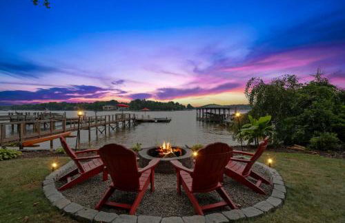 Commodore Bay Waterfront Home on Lake Norman! - Foto 1