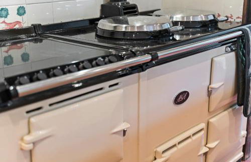 Stunning Countryside Home in Surrey by 53 Degrees Property, Ideal for Family Getaways, Private Tennis Court! - Foto 25