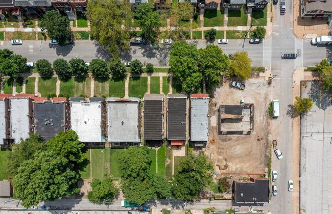 Cozy Family Home - Walk to MO Botanical Gardens - Photo 58