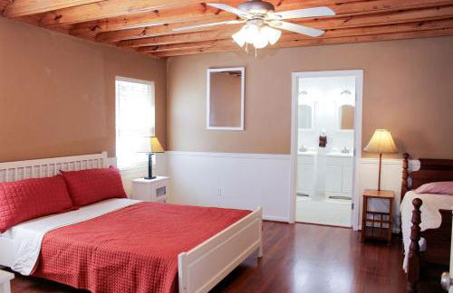 Group Cabin with Kayaks and Foosball Table in La Grange, Texas - Foto 27