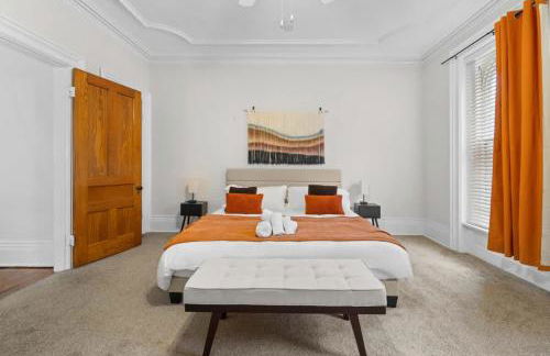 Allentown 5 BR House Free Parking No Chores! - Photo 3