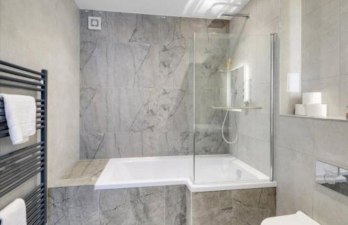 Luxury 5 Bedroom, 4 Bathroom Home in Purley - Foto 51