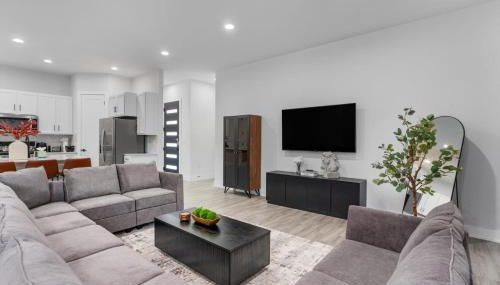 Luxury Combined Homes - Downtown Access - Balcony - Foto 3