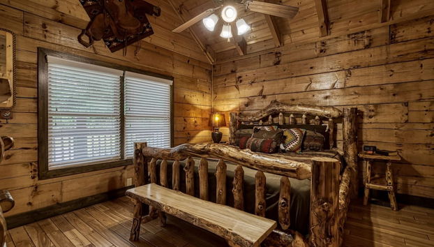 Ern858 - Eagles On High - Great Location! Close To All The Action! 3 Bedroom Cabin by RedAwning - Foto 3, Habitación