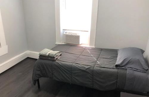 Private 2-bedroom apartment, free parking, direct bus to NYC Manhattan only 2 blocks away, MetLife Stadium FIFA World Cup 25 minutes away - Foto 2