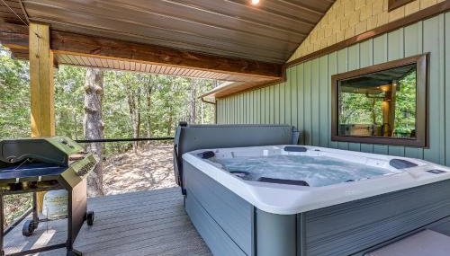 Big Cedar Vacation Rental with Deck and Hot Tub! - Foto 2