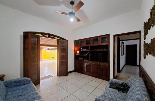 Casa Daslis Espaçosa e Bem Localizada - Foto 11