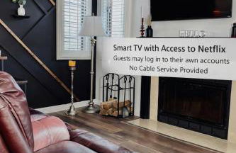 Getaway Villa- 3 mins to Mohegan- Fully Stocked with Two Full Beds & Fireplace- Jacuzzi, Saltwater Pools, Sauna - Foto 6