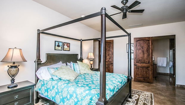 Breathtaking Views From This Hillside Masterpiece - Foto 4, Habitación