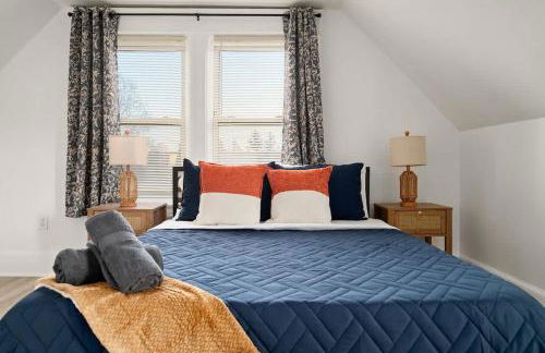 Whole House Near NYC and Transit with Game Room Fire Pit and King Bed - Foto 12