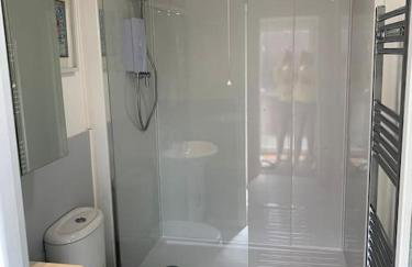 G-Floor Flat with 2 beds, 2 bathrooms, sleeps 4-6 - Foto 21