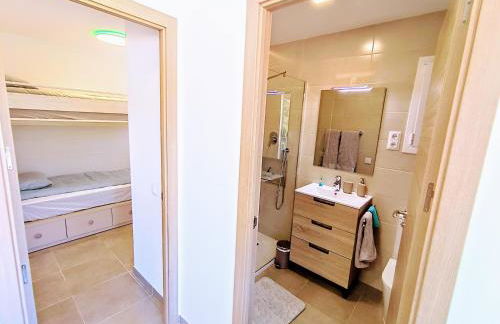 Family Suite with Terrace Garden - Photo 14