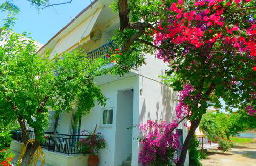 Κωνσταντίνος Έλενα Studios - Foto 2