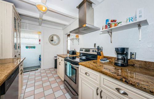 Beautiful Waterfront Beach Cottage. Sleeps 6 - Foto 9