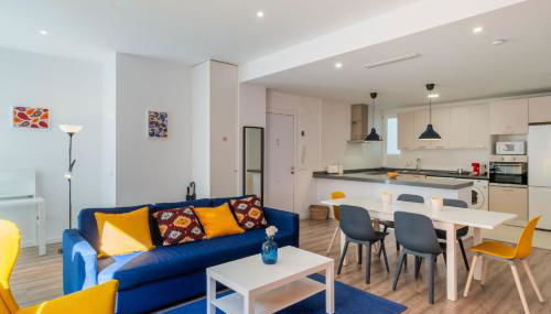 Spacious Clean & Colorful Apt Quiet Zone - Photo 5