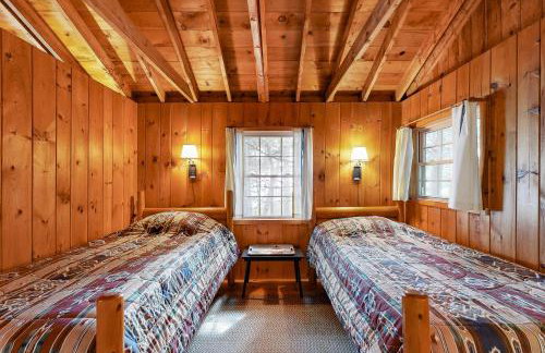 Lake Views! Small Group Getaway in Northport - Foto 19