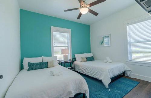 Stunning beach house just a short walk to beach - Foto 32