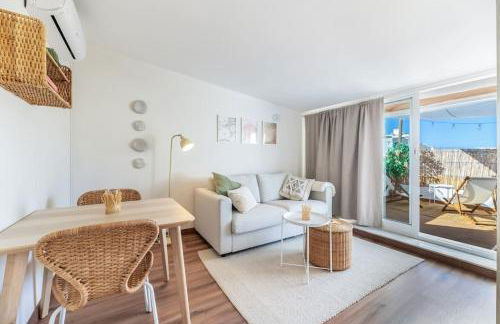 Urban Charm Rooftop Apartment with Vista - Photo 1