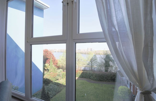 2 Bed Apartment Overlooking Water - Foto 68