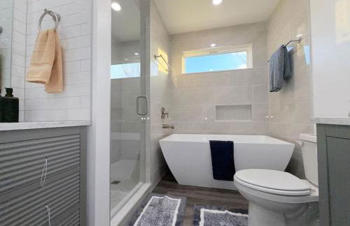 Cozy Lakeview Retreat Home - Photo 33