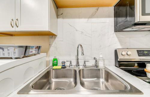 Secluded Newport Getaway with Fire Pit and Grill! - Foto 8