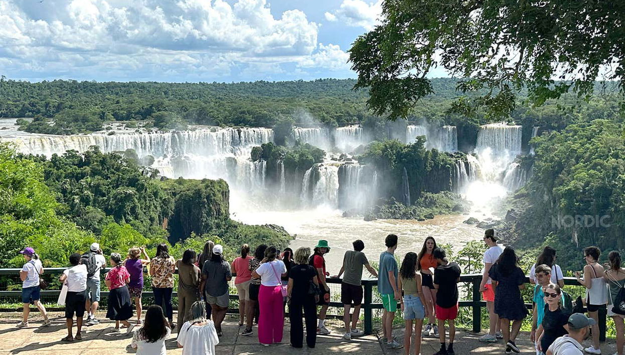 Contemplez les chutes de l'Iguaçu du côté brésilien