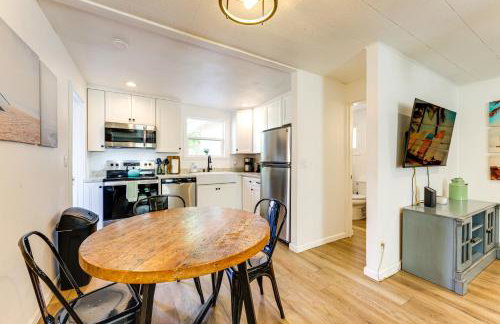 Private Hilltop Getaway with Patio Dogs Welcome! - Foto 2