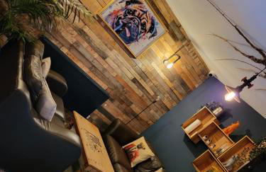 The Hideaway - Photo 2